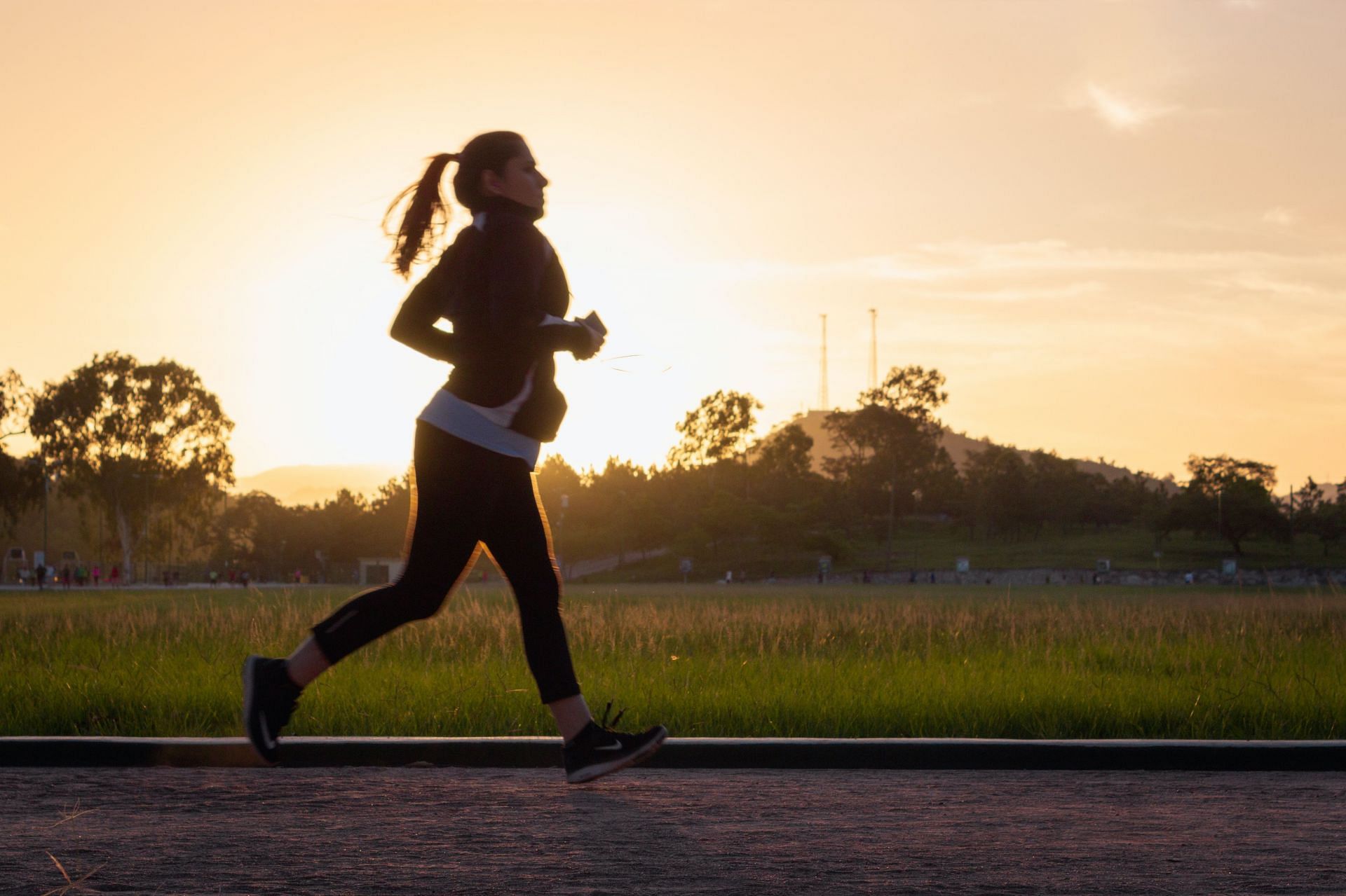 Daily cardio can help with pear-shaped body. (Image via Unsplash/Alex Mccarthy)